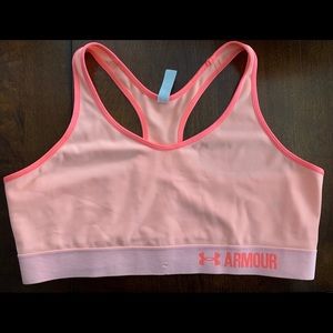 NEVER WORN. UNDER ARMOUR SPORTS BRA
